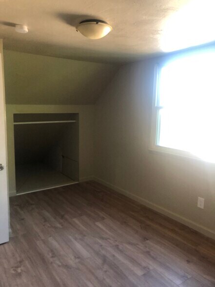 Building Photo - 3207 Alpena St