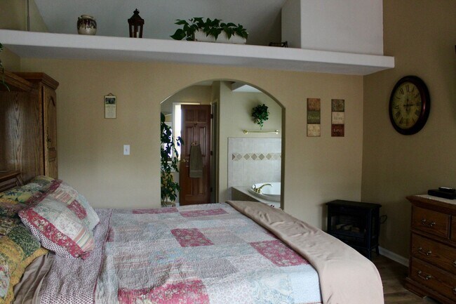 Building Photo - Gorgeous