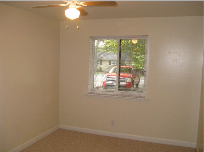 Building Photo - 427 Bertonley Ave