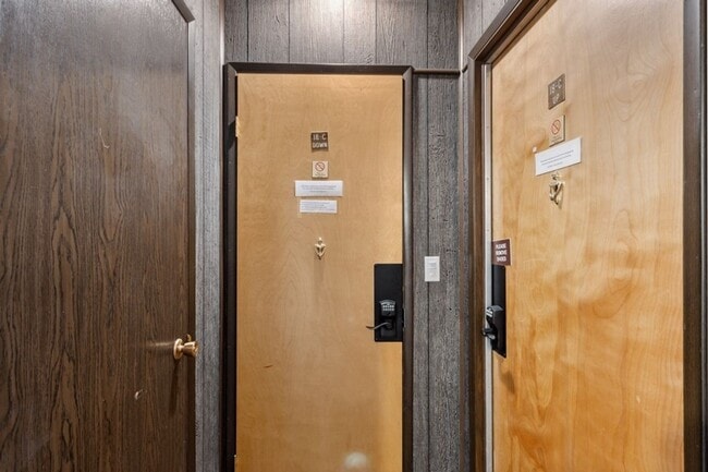 Building Photo - 1 bedroom, 1 bath condo at Bay Point