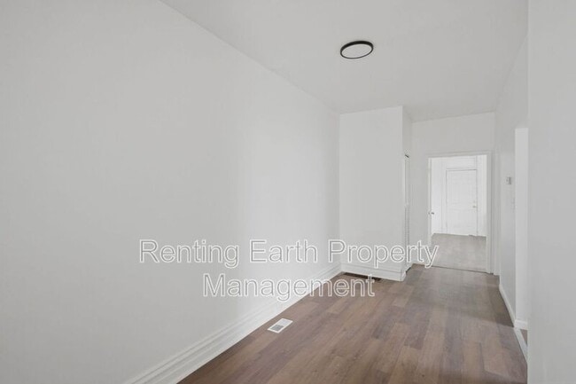 Building Photo - 3127 Clay Ave