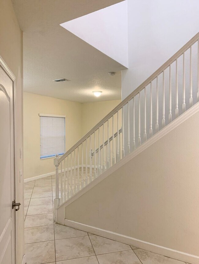 Building Photo - WYNDHAM LAKES ESTATES 4/2.5 HOME FOR RENT - LAKE VIEW!