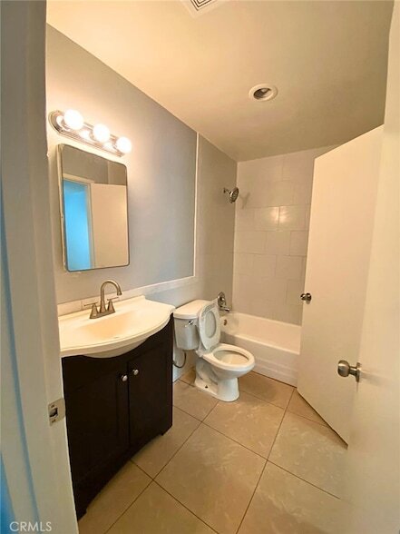 Building Photo - 811 Orchid Ct