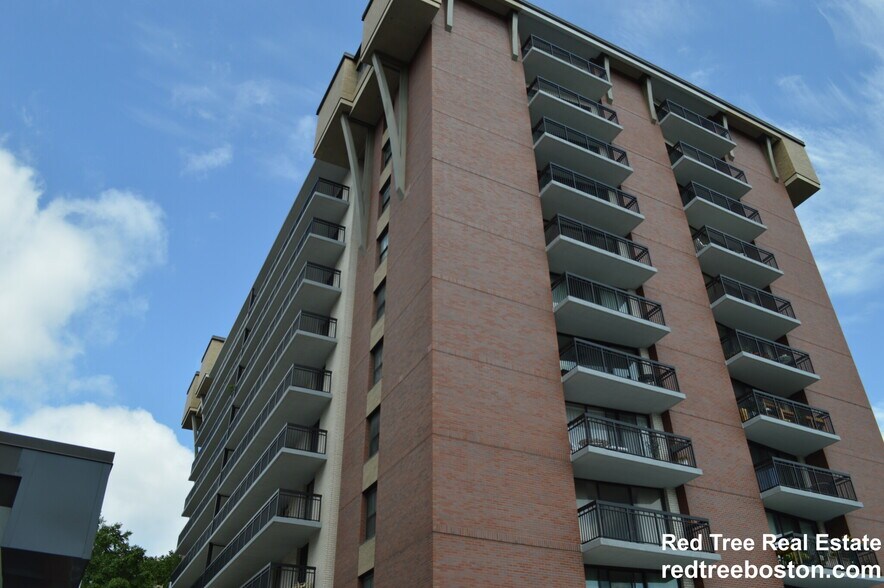 Primary Photo - 60 Longwood Ave