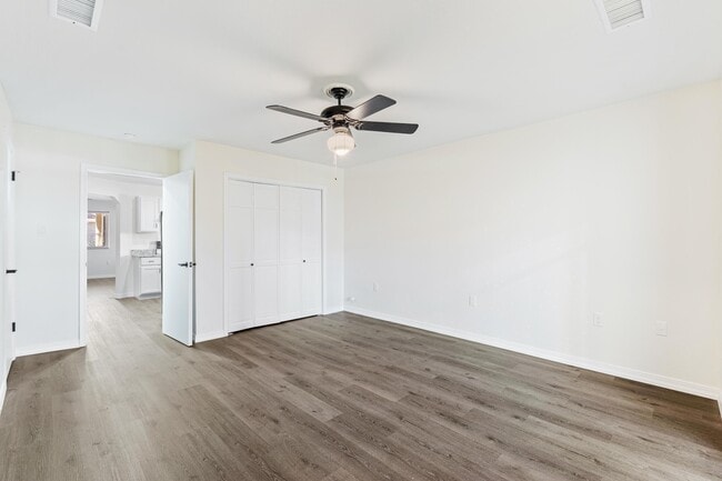 Building Photo - 208 13th St NW