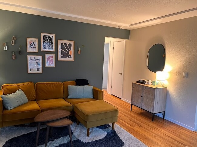 Building Photo - 9812 SE Reedway St