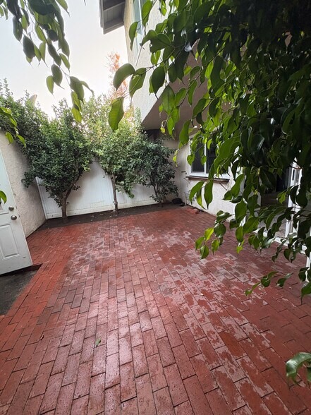 Building Photo - 1587 Gatewood Ct