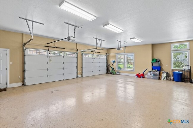 Building Photo - 1605 Alta Vista Loop