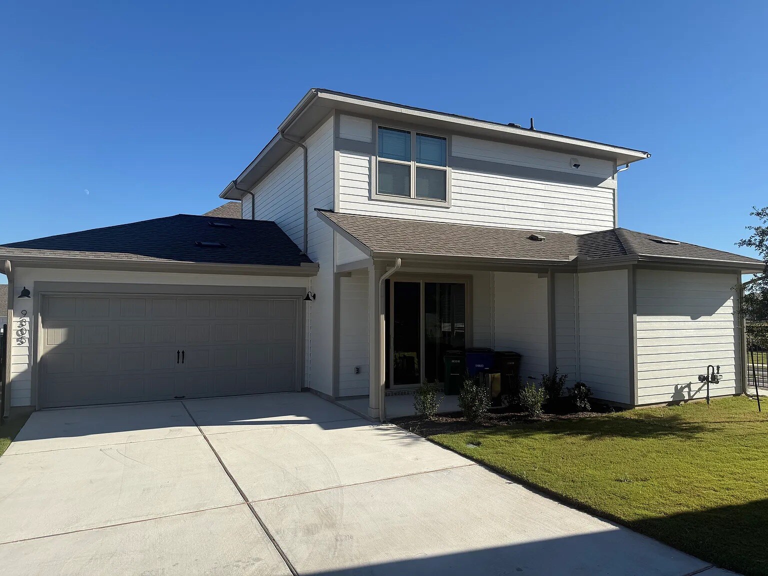 Building Photo - Room in House on Hamadryas Dr