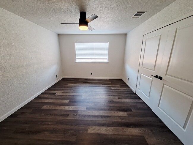 Building Photo - 1005 Ridgeline Dr