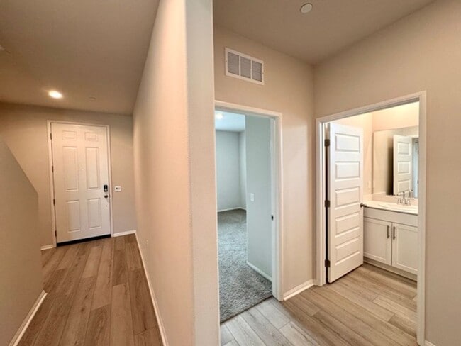 Building Photo - MOVE IN SPECIAL! $1000 off 1st month rent if you move in the month of January! Spacious 4 Bedroom...