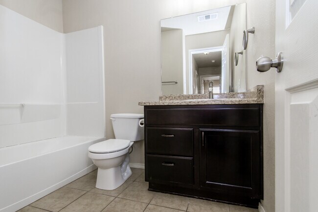 Building Photo - 9005 Rio Galisteo Pl NW