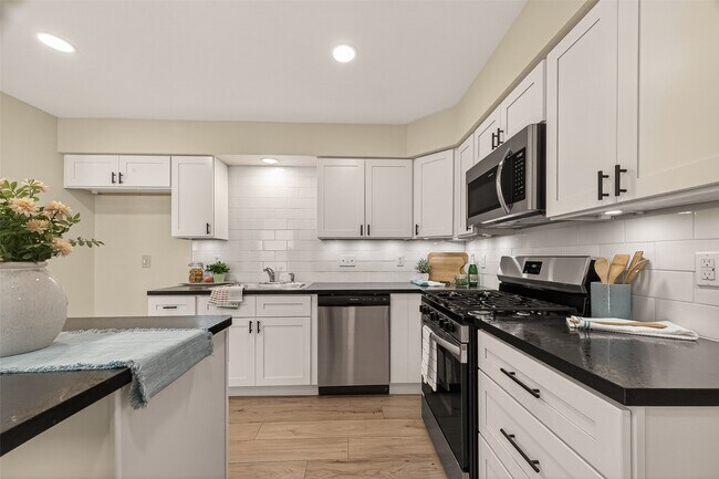 Building Photo - 13843 Northlake Dr