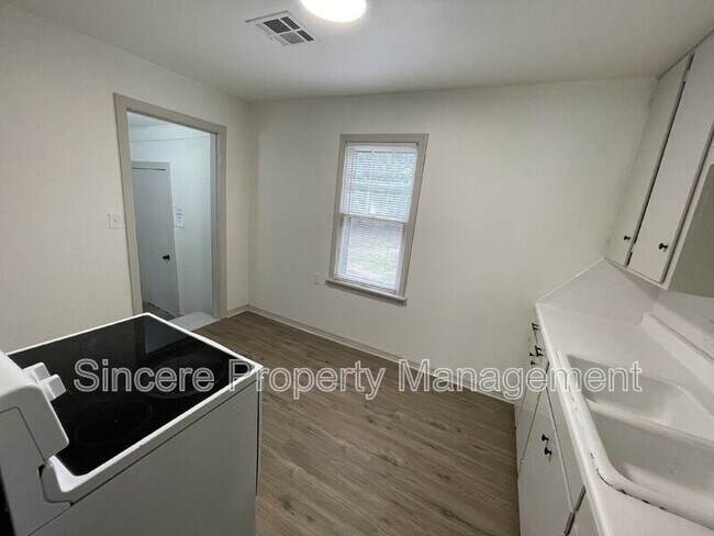 Building Photo - 1515 Casady Ln