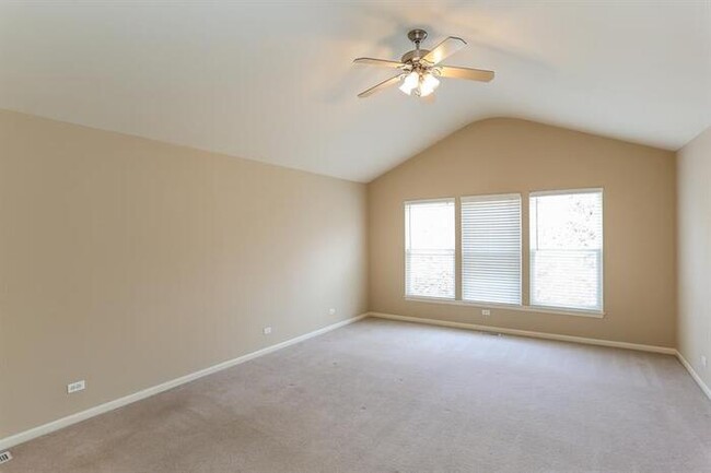 Building Photo - 530 Saratoga Circle