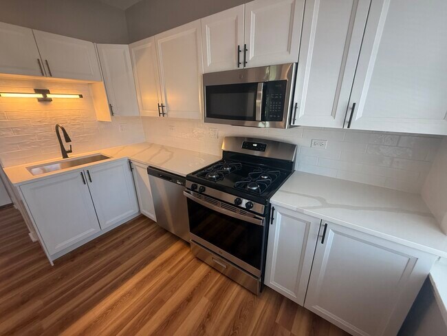 Building Photo - 4956 N Harding Ave