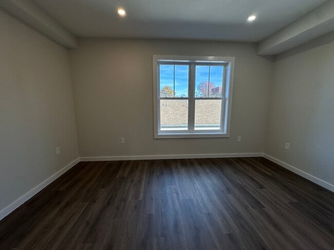 Building Photo - 33 Copeland St