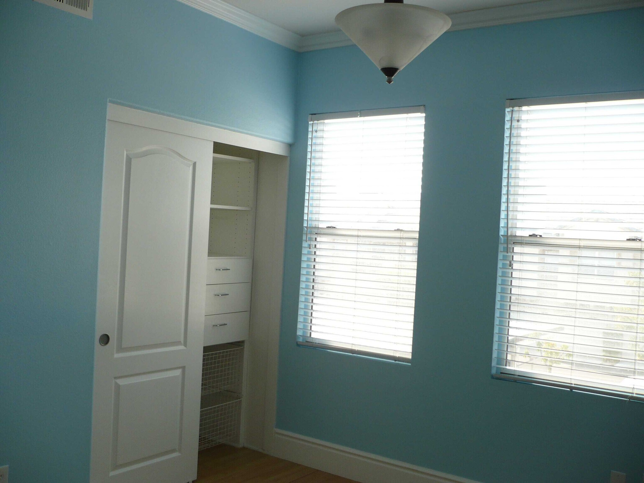 Building Photo - 1032 S Country Glen Way