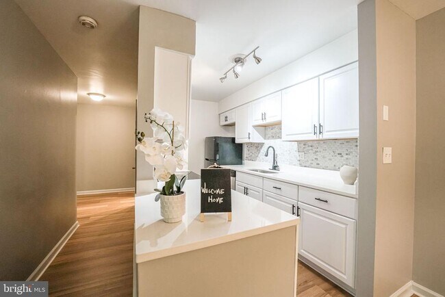 Building Photo - 8229 Kings Charter Ln