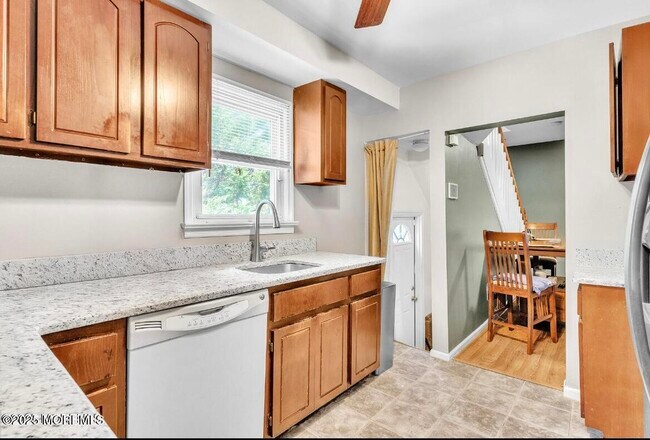 Building Photo - 137 Seabreeze Way