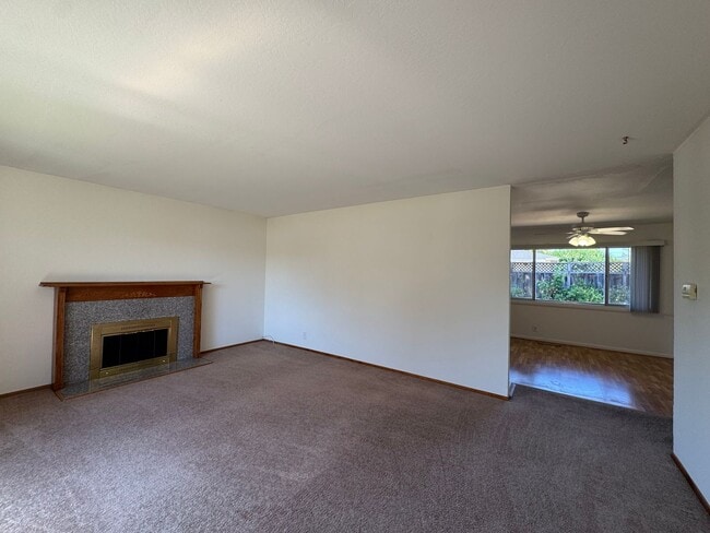 Building Photo - Single level 4 bedroom, 2  bath home – mov...