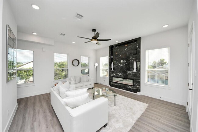 Building Photo - 3604 Runnels St