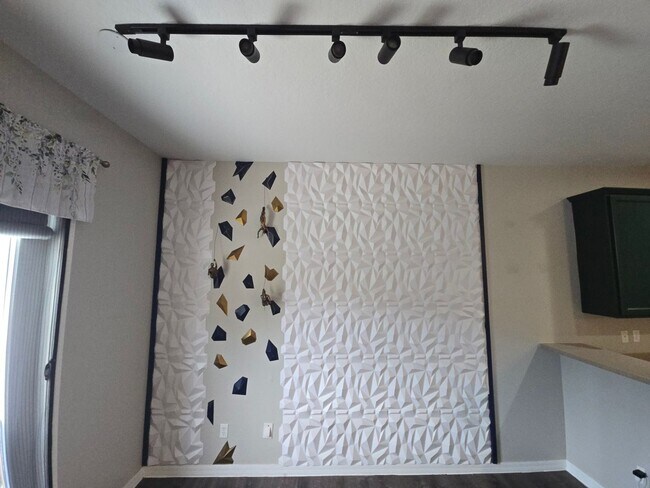 Building Photo - Modern 3 Bedroom 2.5 Bath in Gibsonton