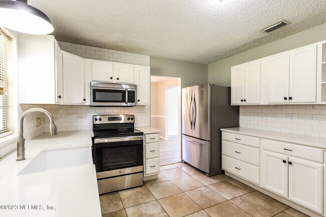 Building Photo - 2867 Holly Bay Rd
