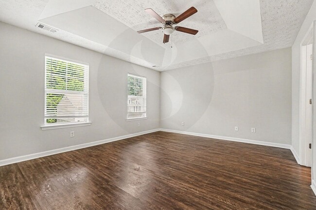 Building Photo - Must See 3BR/2.5BA Home in East Point!