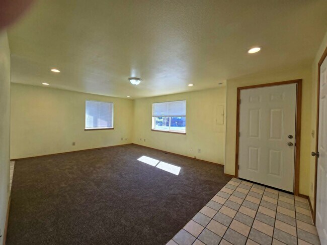 Building Photo - 2114 Becker St