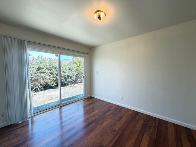 Building Photo - 3555 Magnolia Dr