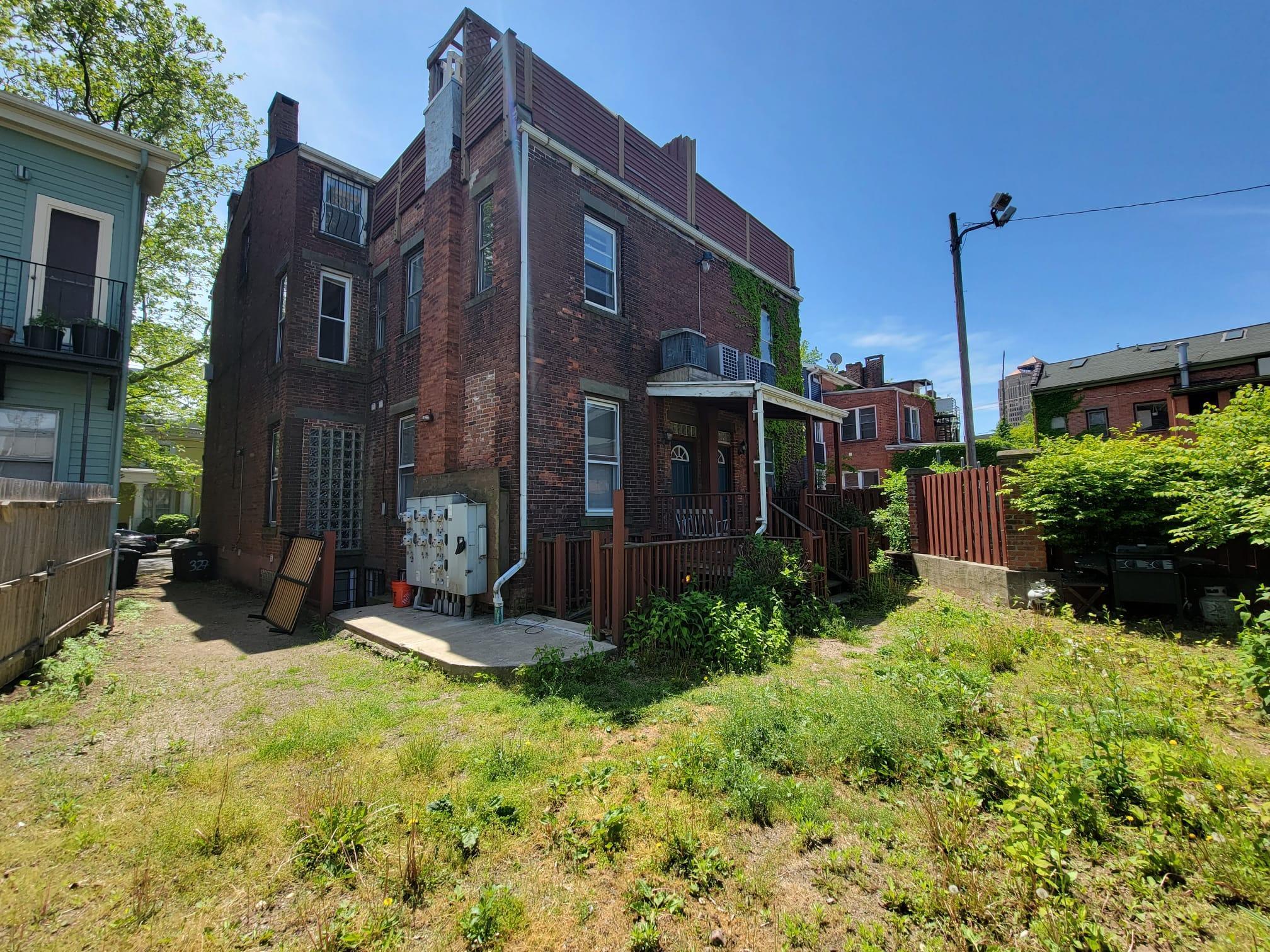Building Photo - 325 Saint John St