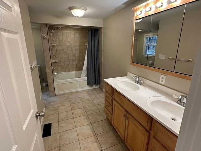 Building Photo - 359 Mansfield St