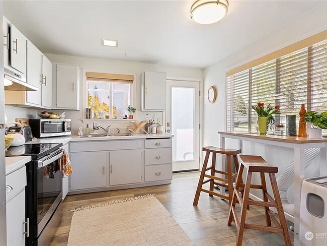 Building Photo - Charming 2 Bedroom Apartment in Duplex Ava...