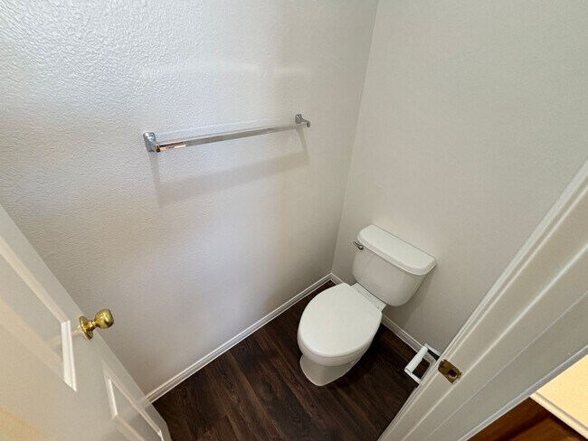 Building Photo - Beautiful 4Bed/3Bath/2Car residence located in Summerlin near Town Center Drive