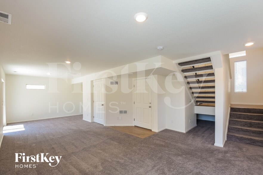 Building Photo - 10532 Truckee St