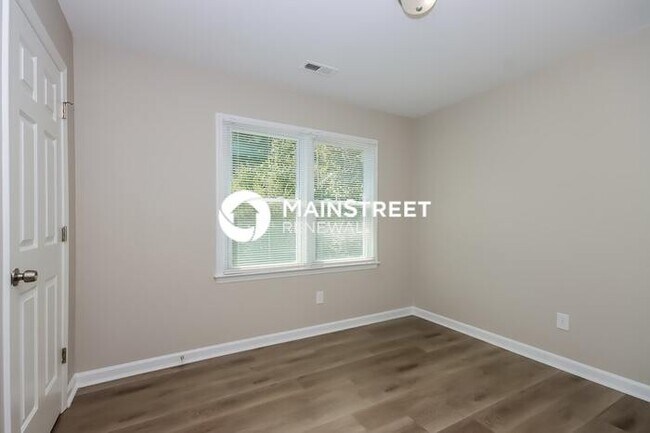 Building Photo - 3 Bedroom Pet-Friendly Home in Gastonia, NC with Main Street Renewal