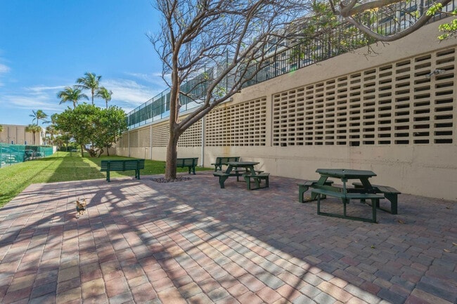 Building Photo - 5000 N Ocean Blvd