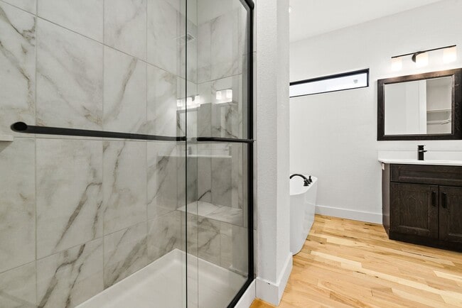Building Photo - Two Bedroom Twin Villa with Attached 1-Car...