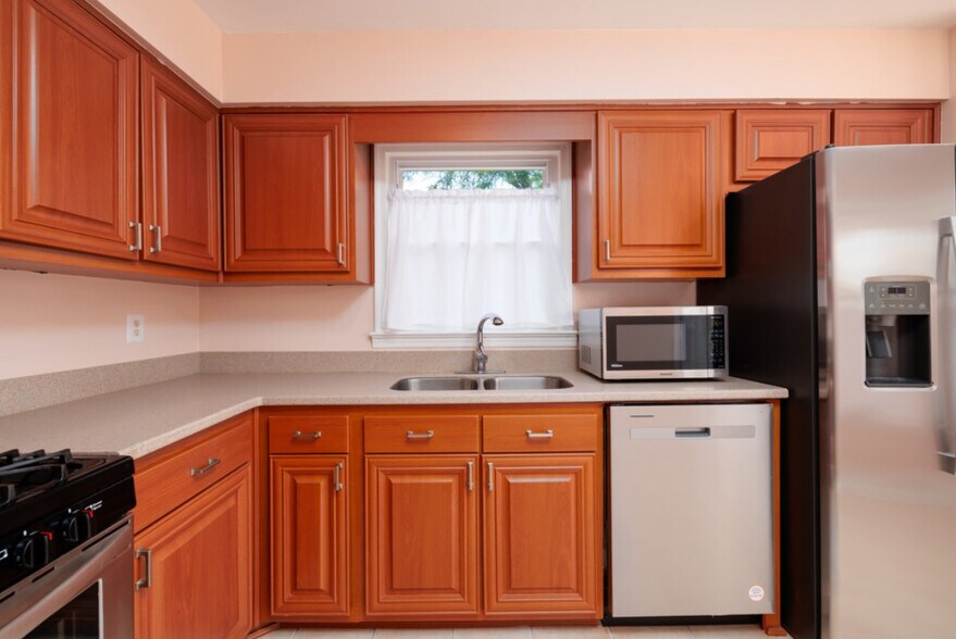 Building Photo - 1705 Maryus Ct
