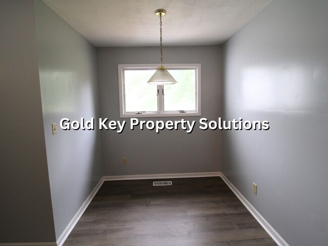 Building Photo - 3 Bed 1 Bath Home For Rent W/ Basement! (S...