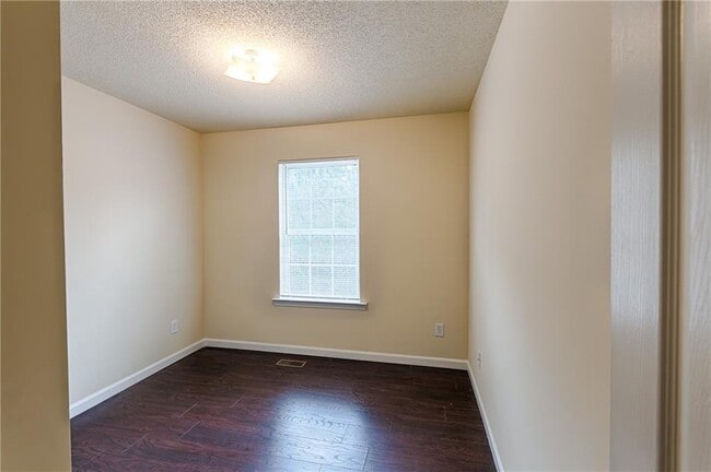 Building Photo - 31 Middlebrook Dr
