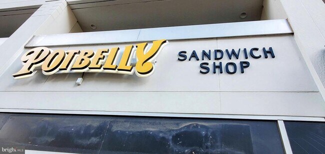 Building Photo - 1011 Arlington Blvd