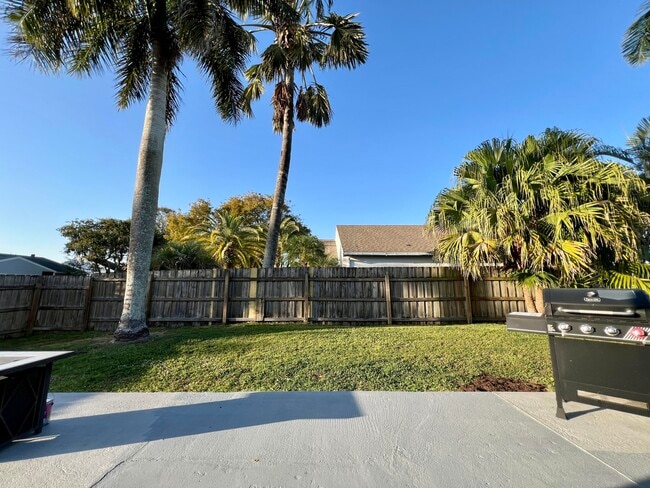 Building Photo - 7787 Ridgewood Dr