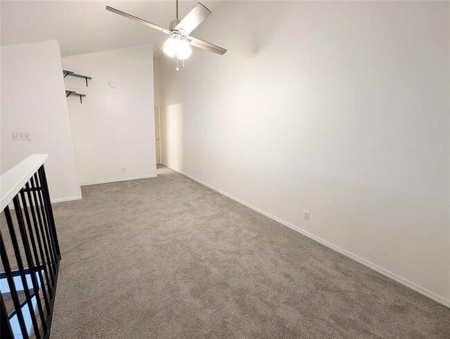 Building Photo - 11130 N Stratford Dr