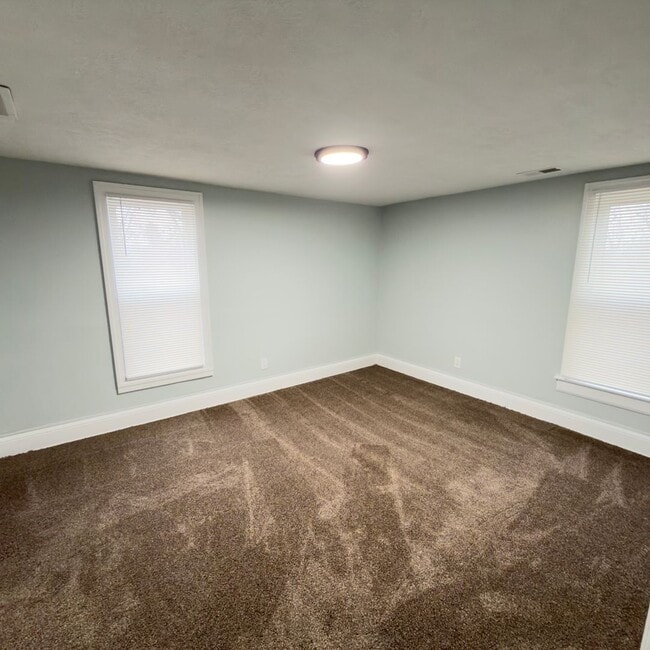 Building Photo - 439 More St NE