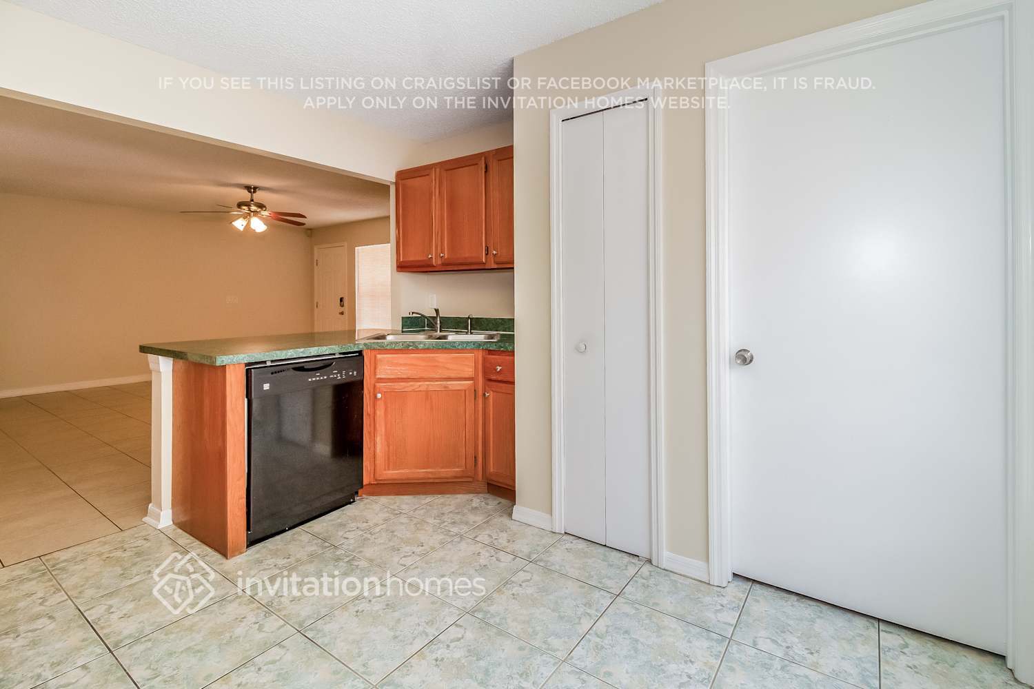 Building Photo - 9857 Red Clover Ave