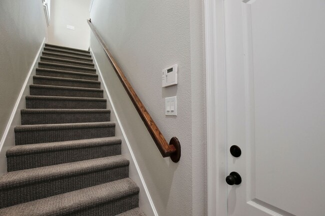 Building Photo - *Unfurnished* Beautiful 1/1 Spacious Garage Apartment in the Exclusive Laureate Park - Orlando!