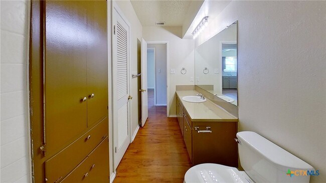 Building Photo - 1209 Westcott Dr