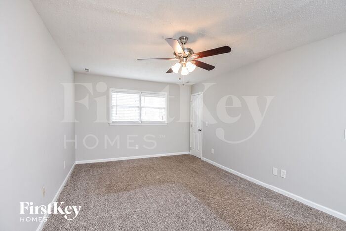 Building Photo - 2215 Williamsburg Dr